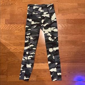 Lululemon Green/Lemon Camo Tights 25” with 5 pockets